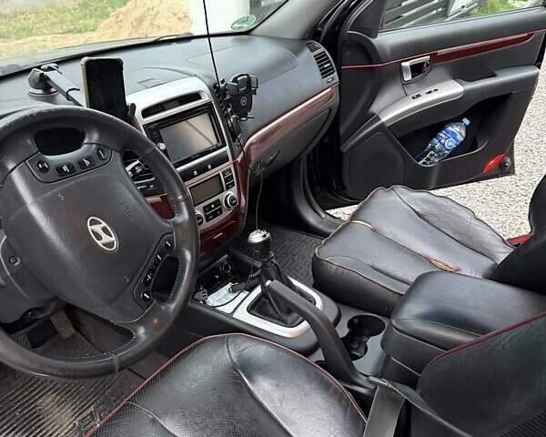 Черный Хендай Санта Фе, объемом двигателя 2.2 л и пробегом 230 тыс. км за 9000 $, фото 5 на Automoto.ua