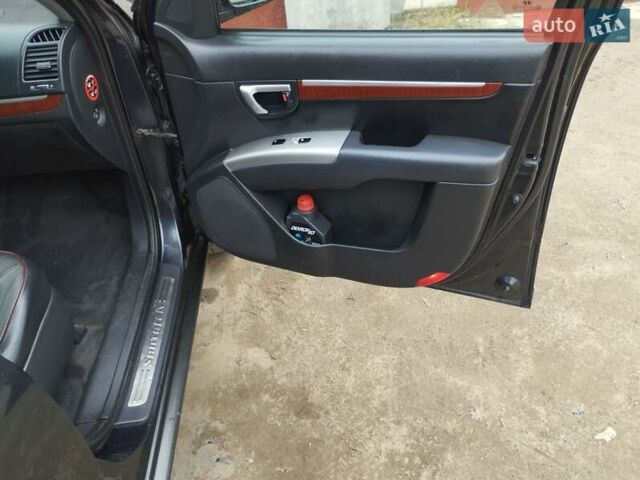 Черный Хендай Санта Фе, объемом двигателя 2.19 л и пробегом 303 тыс. км за 9000 $, фото 2 на Automoto.ua