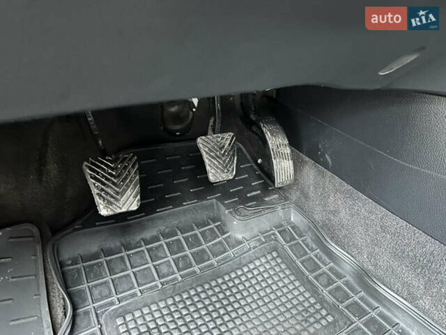 Черный Хендай Санта Фе, объемом двигателя 2.19 л и пробегом 303 тыс. км за 9999 $, фото 44 на Automoto.ua