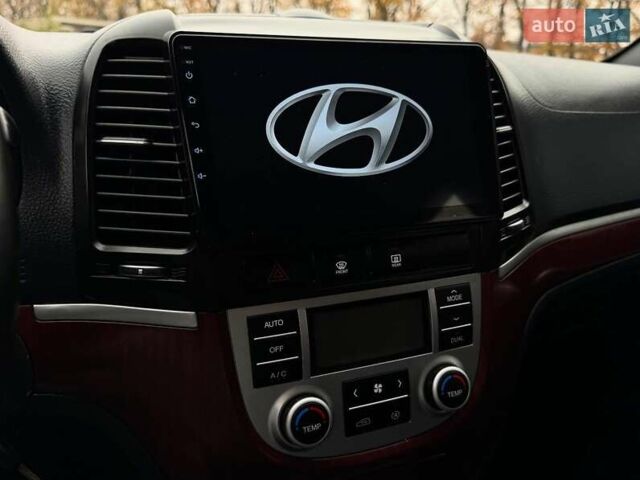 Черный Хендай Санта Фе, объемом двигателя 2.2 л и пробегом 248 тыс. км за 9900 $, фото 11 на Automoto.ua