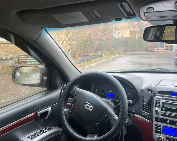 Черный Хендай Санта Фе, объемом двигателя 2.2 л и пробегом 347 тыс. км за 6500 $, фото 10 на Automoto.ua