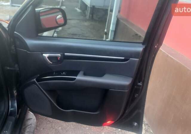 Черный Хендай Санта Фе, объемом двигателя 2.2 л и пробегом 254 тыс. км за 10700 $, фото 16 на Automoto.ua