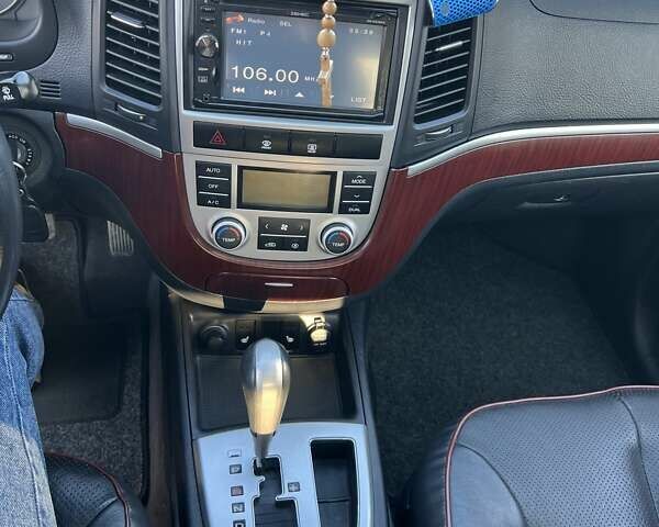 Черный Хендай Санта Фе, объемом двигателя 2.19 л и пробегом 240 тыс. км за 10500 $, фото 17 на Automoto.ua