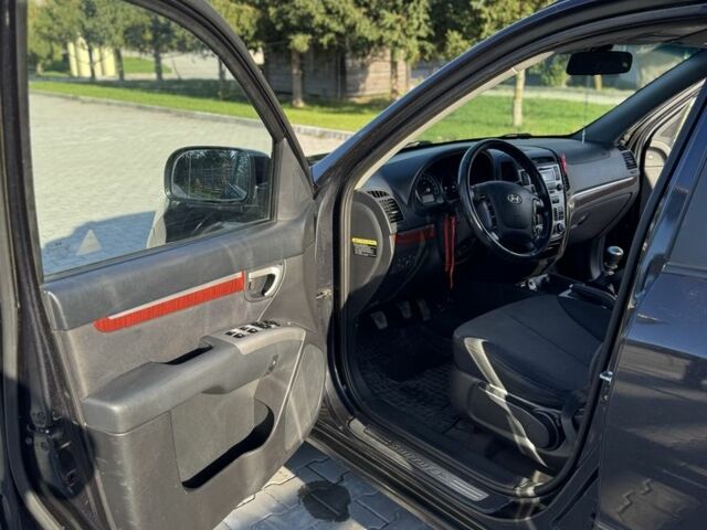 Чорний Хендай Санта Фе, об'ємом двигуна 2.2 л та пробігом 259 тис. км за 8900 $, фото 2 на Automoto.ua