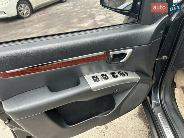 Черный Хендай Санта Фе, объемом двигателя 2.19 л и пробегом 303 тыс. км за 9999 $, фото 27 на Automoto.ua