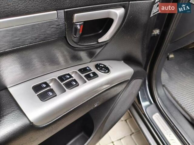 Черный Хендай Санта Фе, объемом двигателя 2.2 л и пробегом 296 тыс. км за 9799 $, фото 30 на Automoto.ua