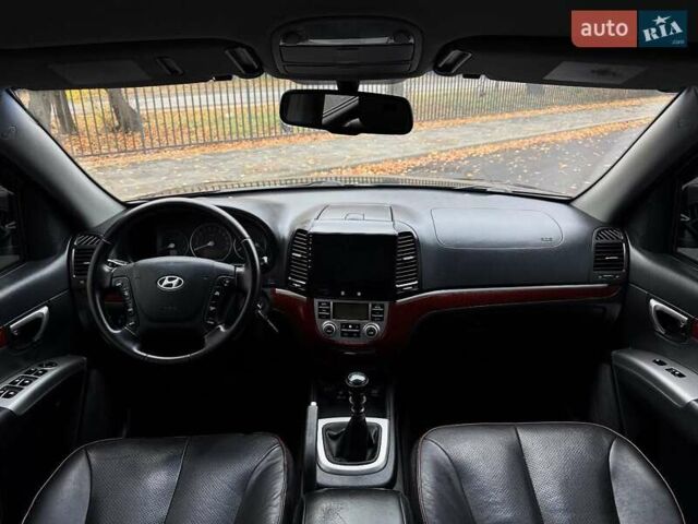 Черный Хендай Санта Фе, объемом двигателя 2.2 л и пробегом 248 тыс. км за 9900 $, фото 10 на Automoto.ua