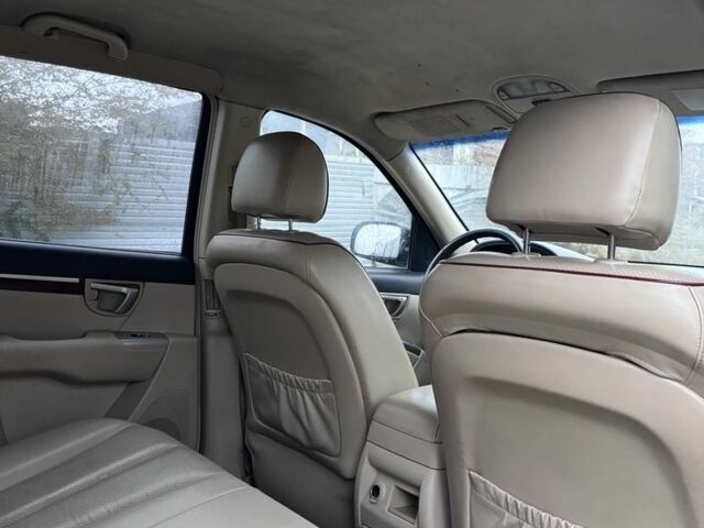 Черный Хендай Санта Фе, объемом двигателя 2.2 л и пробегом 400 тыс. км за 3900 $, фото 11 на Automoto.ua