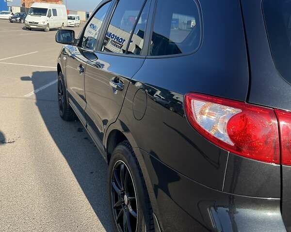 Черный Хендай Санта Фе, объемом двигателя 2.19 л и пробегом 240 тыс. км за 10500 $, фото 4 на Automoto.ua