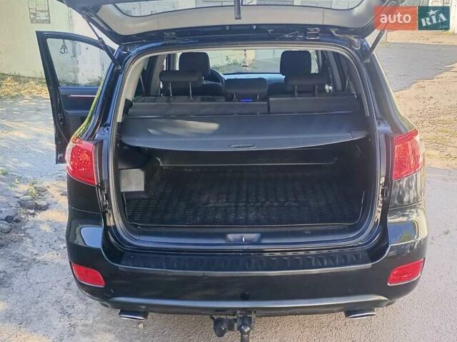 Черный Хендай Санта Фе, объемом двигателя 2.66 л и пробегом 250 тыс. км за 8800 $, фото 1 на Automoto.ua