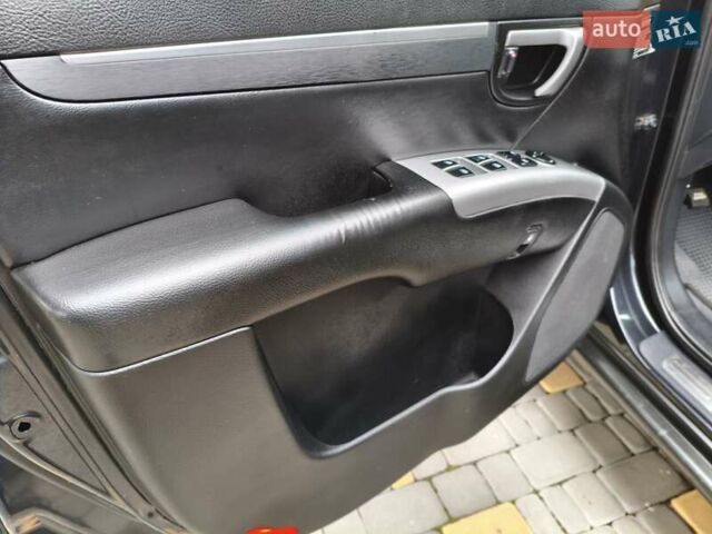 Черный Хендай Санта Фе, объемом двигателя 2.2 л и пробегом 296 тыс. км за 9799 $, фото 29 на Automoto.ua