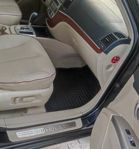 Черный Хендай Санта Фе, объемом двигателя 2.19 л и пробегом 301 тыс. км за 10000 $, фото 7 на Automoto.ua