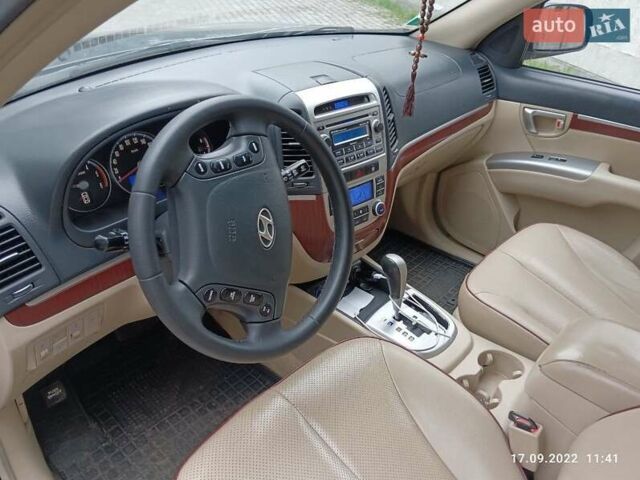 Черный Хендай Санта Фе, объемом двигателя 2.19 л и пробегом 301 тыс. км за 10000 $, фото 10 на Automoto.ua