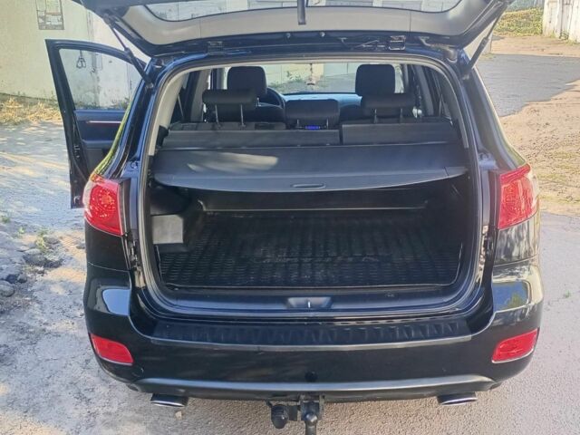 Черный Хендай Санта Фе, объемом двигателя 2.7 л и пробегом 250 тыс. км за 8500 $, фото 4 на Automoto.ua