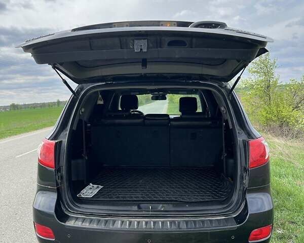 Черный Хендай Санта Фе, объемом двигателя 2.2 л и пробегом 265 тыс. км за 9000 $, фото 5 на Automoto.ua