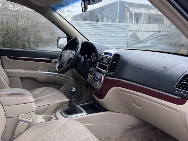 Черный Хендай Санта Фе, объемом двигателя 2.2 л и пробегом 400 тыс. км за 3900 $, фото 10 на Automoto.ua