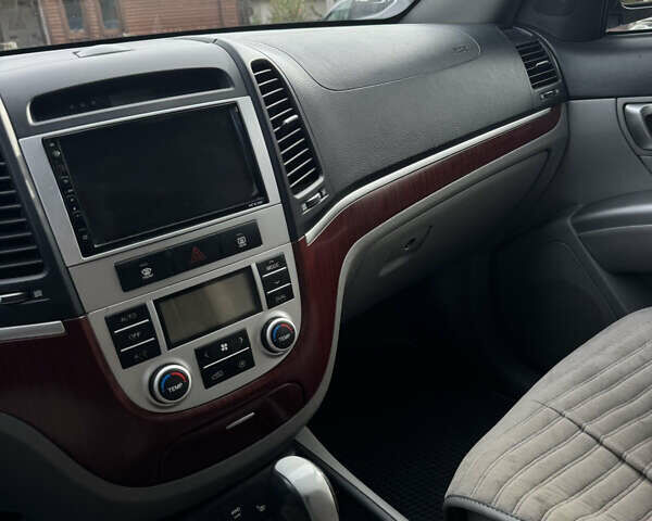 Черный Хендай Санта Фе, объемом двигателя 2.19 л и пробегом 174 тыс. км за 9500 $, фото 8 на Automoto.ua