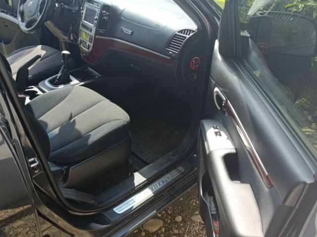 Чорний Хендай Санта Фе, об'ємом двигуна 2.7 л та пробігом 283 тис. км за 8000 $, фото 9 на Automoto.ua