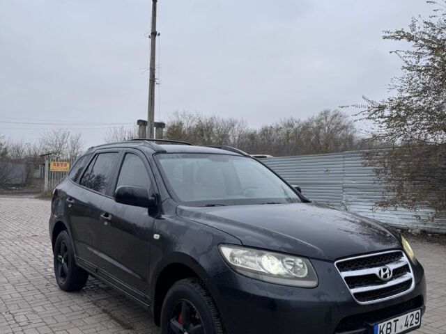Черный Хендай Санта Фе, объемом двигателя 2.2 л и пробегом 400 тыс. км за 3900 $, фото 2 на Automoto.ua