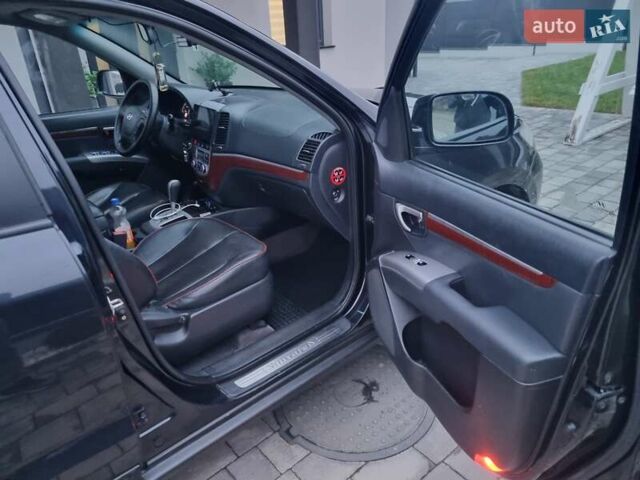 Черный Хендай Санта Фе, объемом двигателя 2.19 л и пробегом 310 тыс. км за 10200 $, фото 11 на Automoto.ua