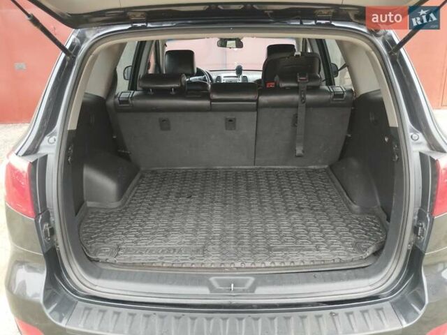 Черный Хендай Санта Фе, объемом двигателя 2.19 л и пробегом 303 тыс. км за 9000 $, фото 4 на Automoto.ua