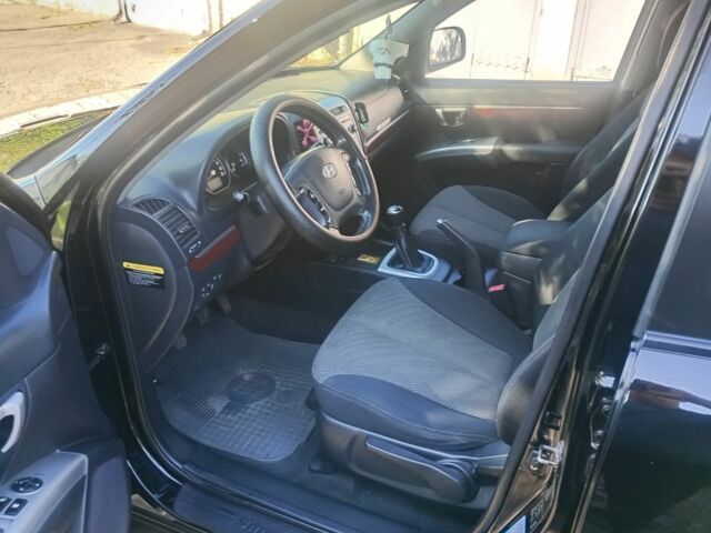 Черный Хендай Санта Фе, объемом двигателя 2.7 л и пробегом 250 тыс. км за 8500 $, фото 5 на Automoto.ua