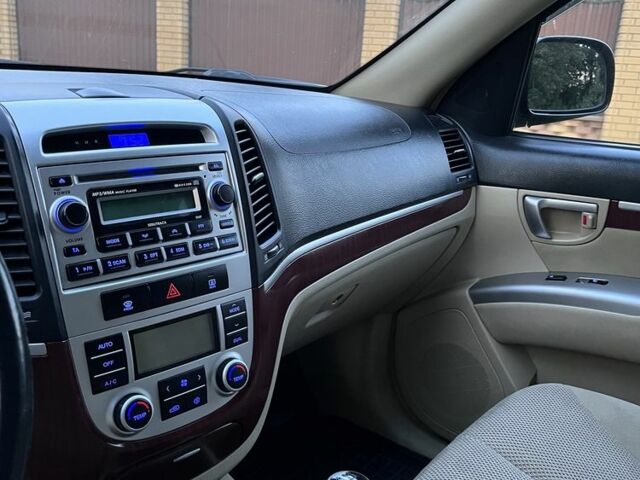 Черный Хендай Санта Фе, объемом двигателя 2.2 л и пробегом 240 тыс. км за 9800 $, фото 12 на Automoto.ua