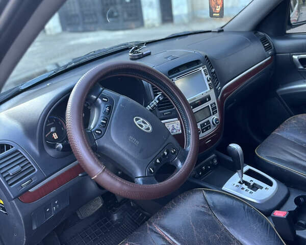 Черный Хендай Санта Фе, объемом двигателя 2.19 л и пробегом 215 тыс. км за 8500 $, фото 14 на Automoto.ua