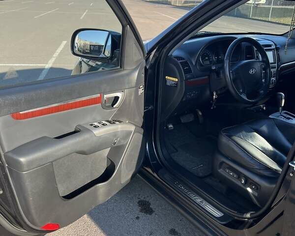 Черный Хендай Санта Фе, объемом двигателя 2.19 л и пробегом 240 тыс. км за 10500 $, фото 12 на Automoto.ua