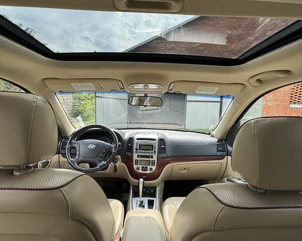 Черный Хендай Санта Фе, объемом двигателя 2.19 л и пробегом 190 тыс. км за 10200 $, фото 6 на Automoto.ua