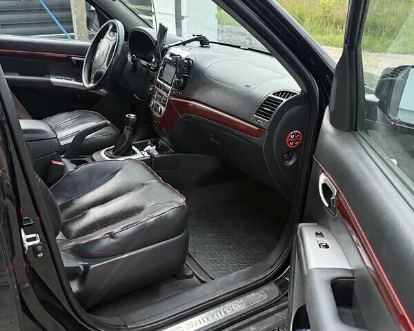 Черный Хендай Санта Фе, объемом двигателя 2.2 л и пробегом 230 тыс. км за 9000 $, фото 4 на Automoto.ua