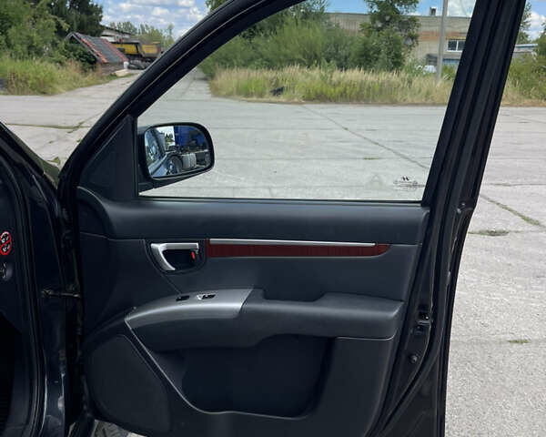 Черный Хендай Санта Фе, объемом двигателя 2.2 л и пробегом 363 тыс. км за 8500 $, фото 12 на Automoto.ua