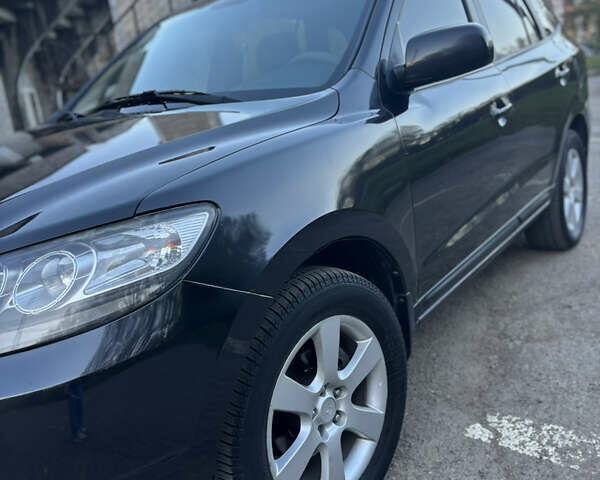 Черный Хендай Санта Фе, объемом двигателя 2.19 л и пробегом 215 тыс. км за 8500 $, фото 3 на Automoto.ua