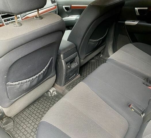 Черный Хендай Санта Фе, объемом двигателя 2.2 л и пробегом 280 тыс. км за 2600 $, фото 7 на Automoto.ua