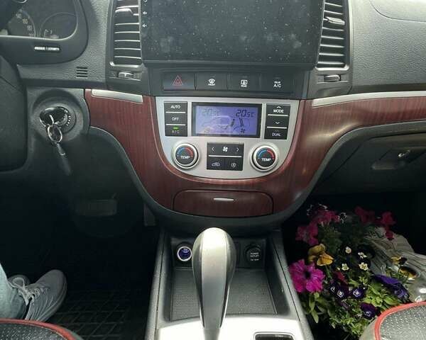 Черный Хендай Санта Фе, объемом двигателя 2.2 л и пробегом 265 тыс. км за 9000 $, фото 8 на Automoto.ua