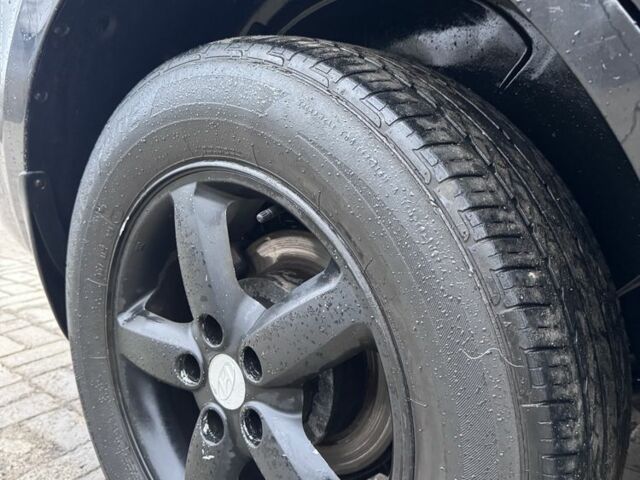 Черный Хендай Санта Фе, объемом двигателя 2.2 л и пробегом 400 тыс. км за 3900 $, фото 9 на Automoto.ua