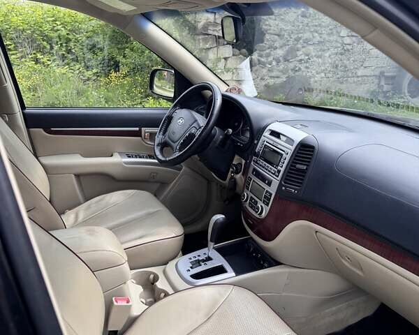 Черный Хендай Санта Фе, объемом двигателя 2.19 л и пробегом 190 тыс. км за 10200 $, фото 5 на Automoto.ua