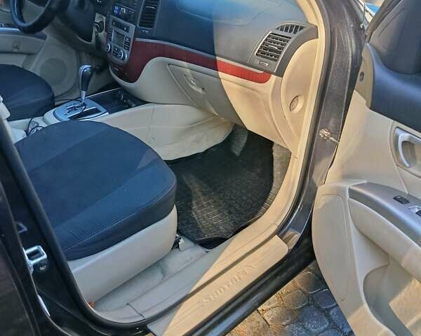 Черный Хендай Санта Фе, объемом двигателя 2.19 л и пробегом 179 тыс. км за 10300 $, фото 9 на Automoto.ua