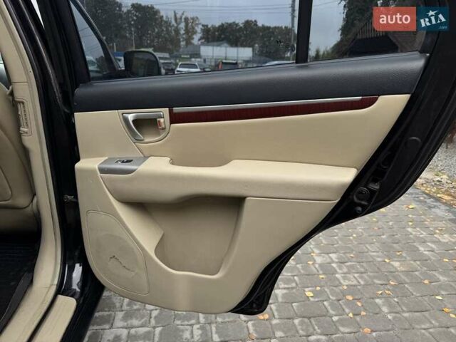 Черный Хендай Санта Фе, объемом двигателя 2.7 л и пробегом 361 тыс. км за 8300 $, фото 21 на Automoto.ua