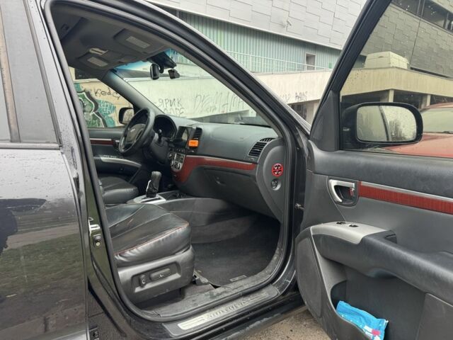 Черный Хендай Санта Фе, объемом двигателя 2.2 л и пробегом 250 тыс. км за 9200 $, фото 7 на Automoto.ua