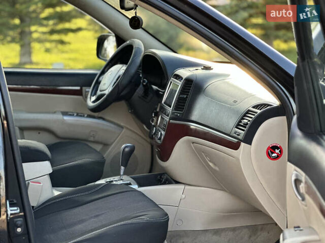 Чорний Хендай Санта Фе, об'ємом двигуна 2.7 л та пробігом 197 тис. км за 10000 $, фото 13 на Automoto.ua
