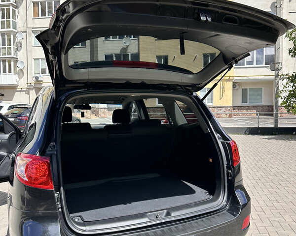 Черный Хендай Санта Фе, объемом двигателя 2.66 л и пробегом 241 тыс. км за 9700 $, фото 23 на Automoto.ua