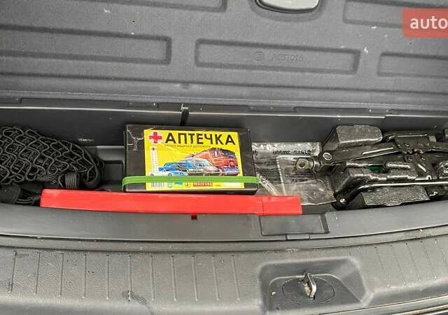 Черный Хендай Санта Фе, объемом двигателя 2.7 л и пробегом 307 тыс. км за 8900 $, фото 22 на Automoto.ua