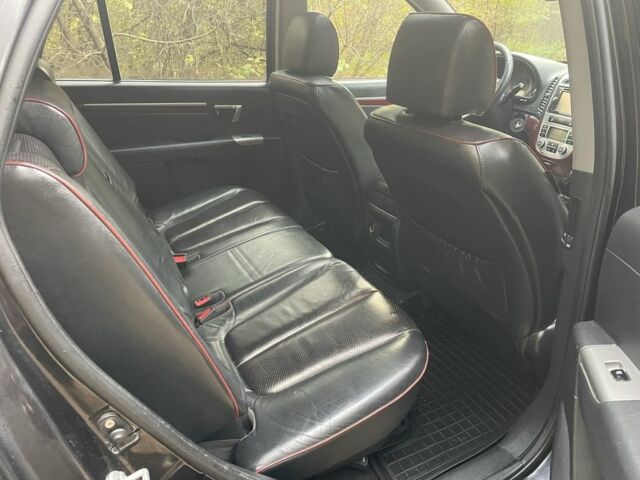 Черный Хендай Санта Фе, объемом двигателя 2.2 л и пробегом 200 тыс. км за 6000 $, фото 10 на Automoto.ua