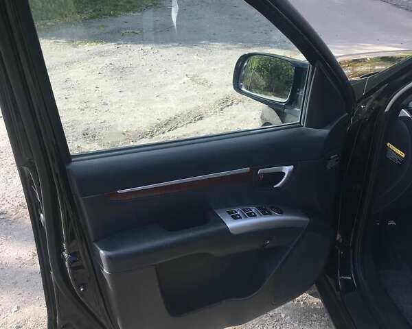 Черный Хендай Санта Фе, объемом двигателя 2.2 л и пробегом 264 тыс. км за 10800 $, фото 19 на Automoto.ua