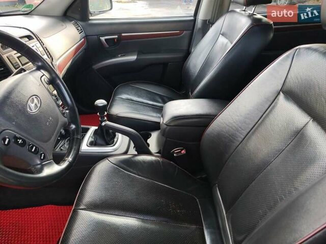 Черный Хендай Санта Фе, объемом двигателя 2.19 л и пробегом 181 тыс. км за 11000 $, фото 12 на Automoto.ua