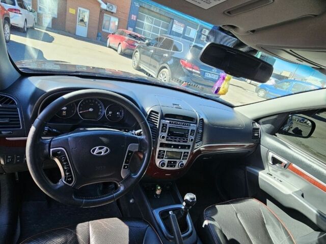 Черный Хендай Санта Фе, объемом двигателя 2.7 л и пробегом 238 тыс. км за 10000 $, фото 5 на Automoto.ua