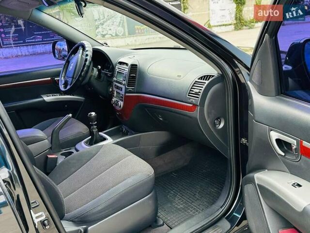 Черный Хендай Санта Фе, объемом двигателя 2.2 л и пробегом 250 тыс. км за 10200 $, фото 6 на Automoto.ua