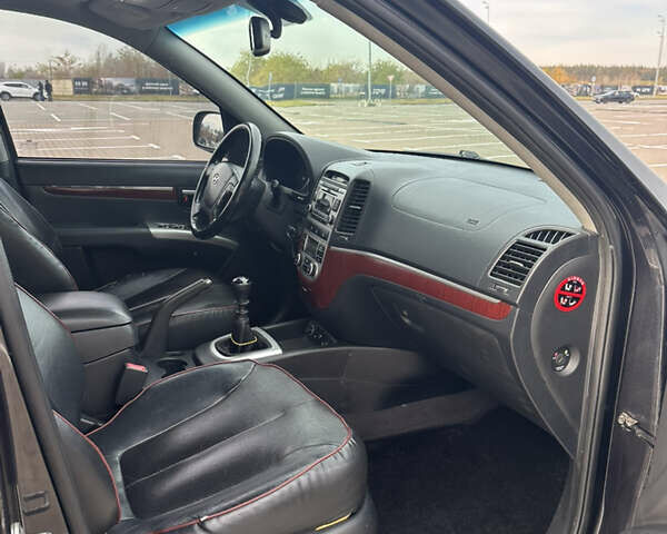 Чорний Хендай Санта Фе, об'ємом двигуна 2.7 л та пробігом 324 тис. км за 8500 $, фото 7 на Automoto.ua