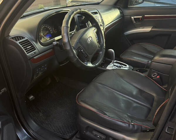 Черный Хендай Санта Фе, объемом двигателя 2.19 л и пробегом 234 тыс. км за 11000 $, фото 5 на Automoto.ua